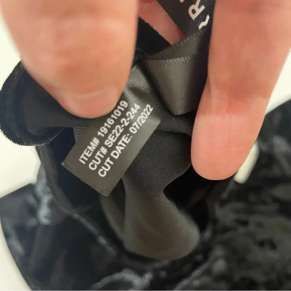 Torrid Full Length Crushed Velvet Short Sleeve Catsuit Size 4 - Picture 11 of 12